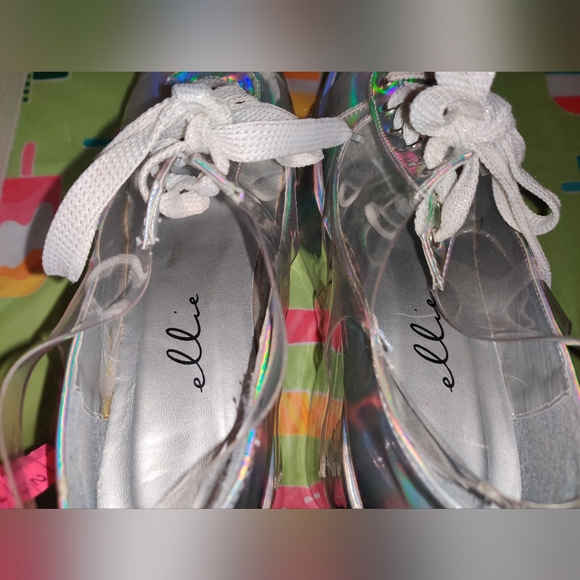 Shoes - Picture 6 of 8